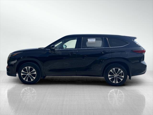 used 2022 Toyota Highlander car, priced at $35,488