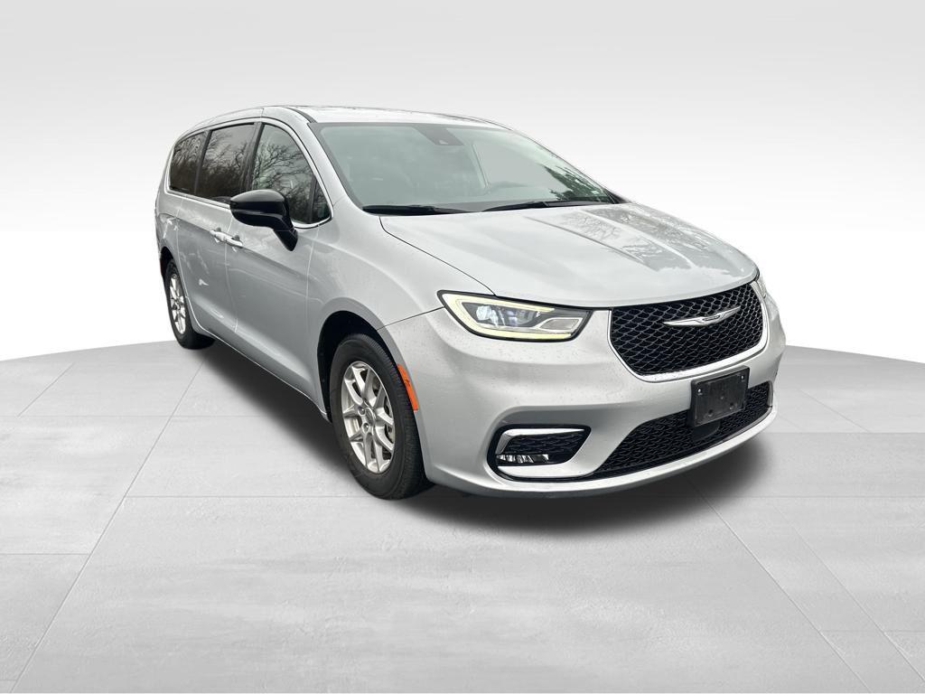 used 2024 Chrysler Pacifica car, priced at $29,888