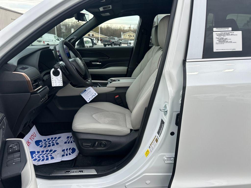 new 2026 Toyota Grand Highlander Hybrid car, priced at $61,678
