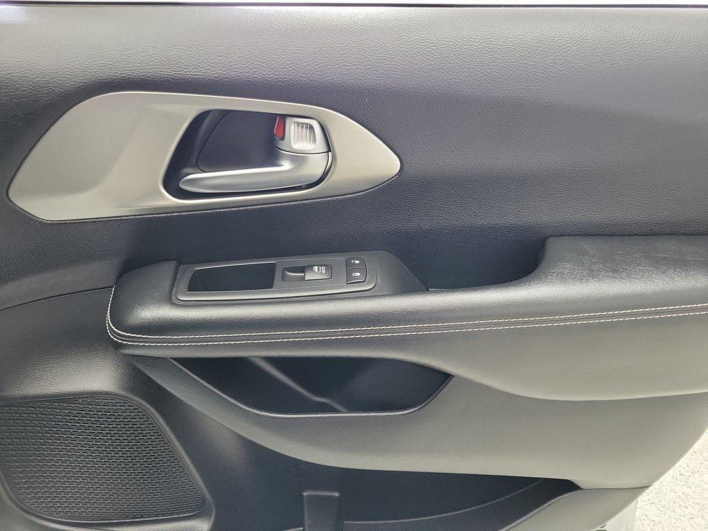 used 2020 Chrysler Pacifica car, priced at $28,999