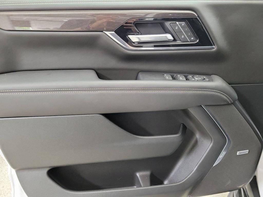 used 2025 GMC Yukon XL car, priced at $71,599