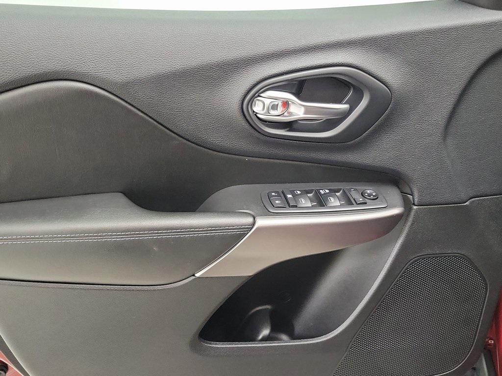 used 2019 Jeep Cherokee car, priced at $17,399