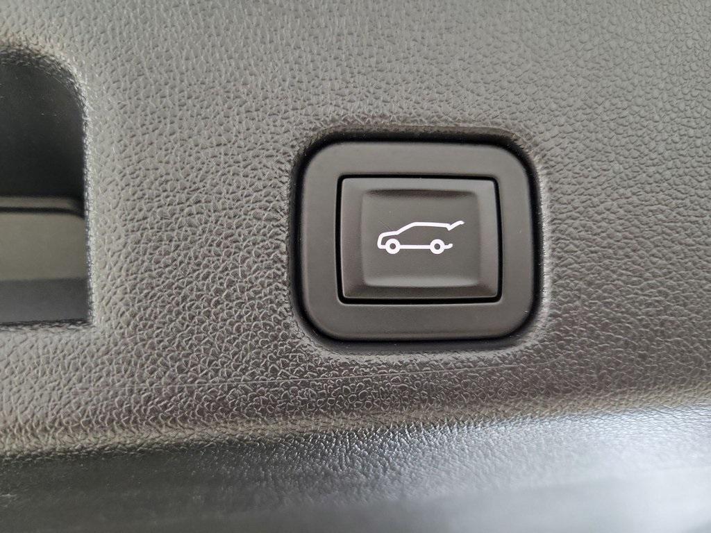 used 2025 Chevrolet Traverse car, priced at $37,699