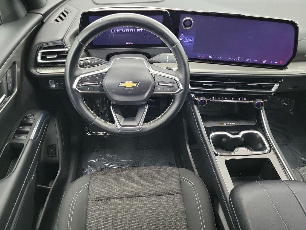 used 2025 Chevrolet Traverse car, priced at $37,699