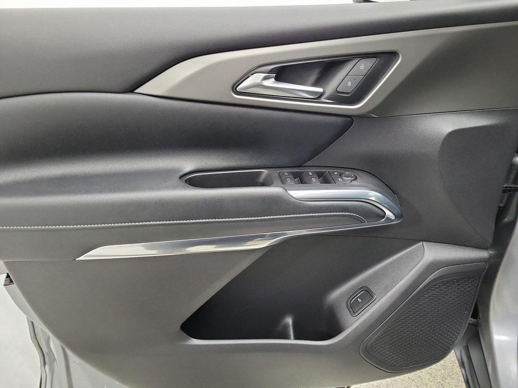 used 2025 Chevrolet Traverse car, priced at $37,699