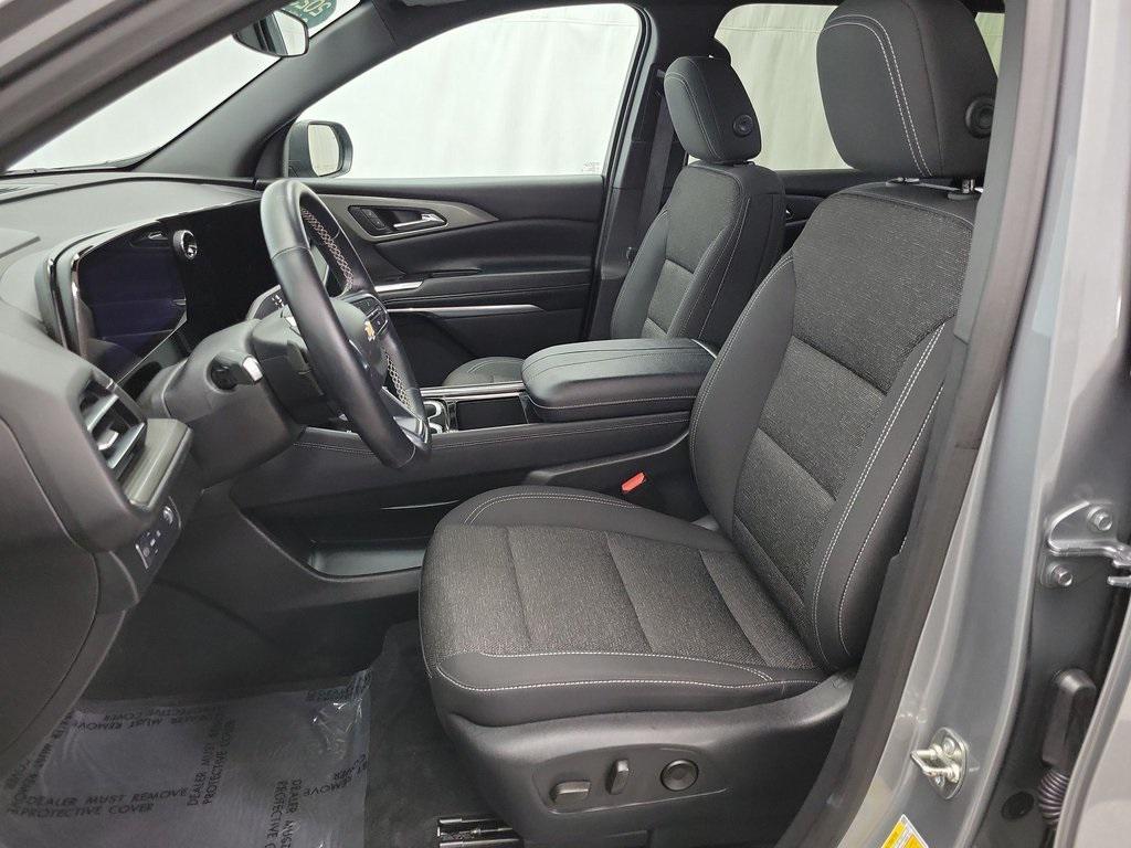 used 2025 Chevrolet Traverse car, priced at $37,699