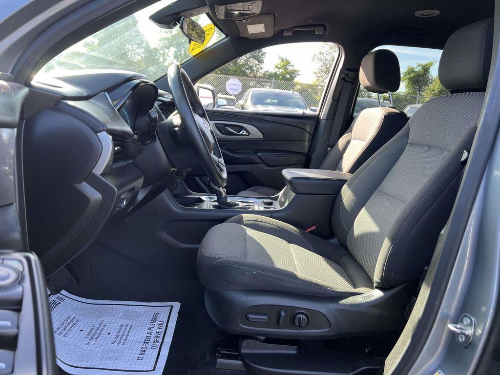 used 2023 Chevrolet Traverse car, priced at $29,699