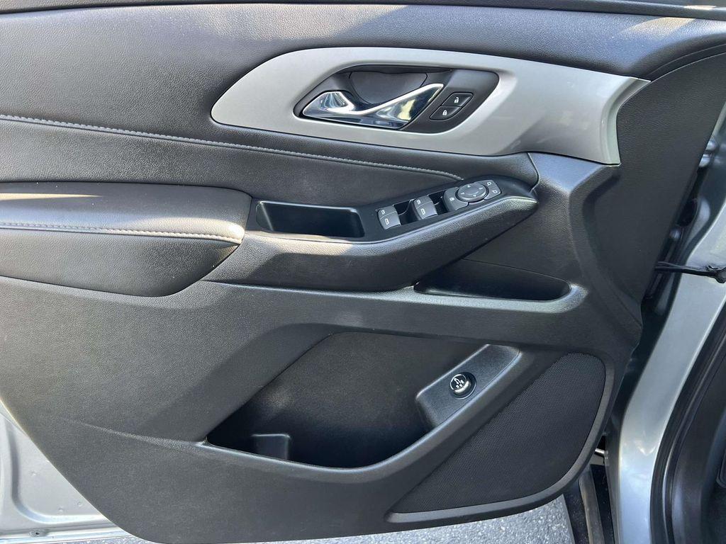 used 2023 Chevrolet Traverse car, priced at $29,699