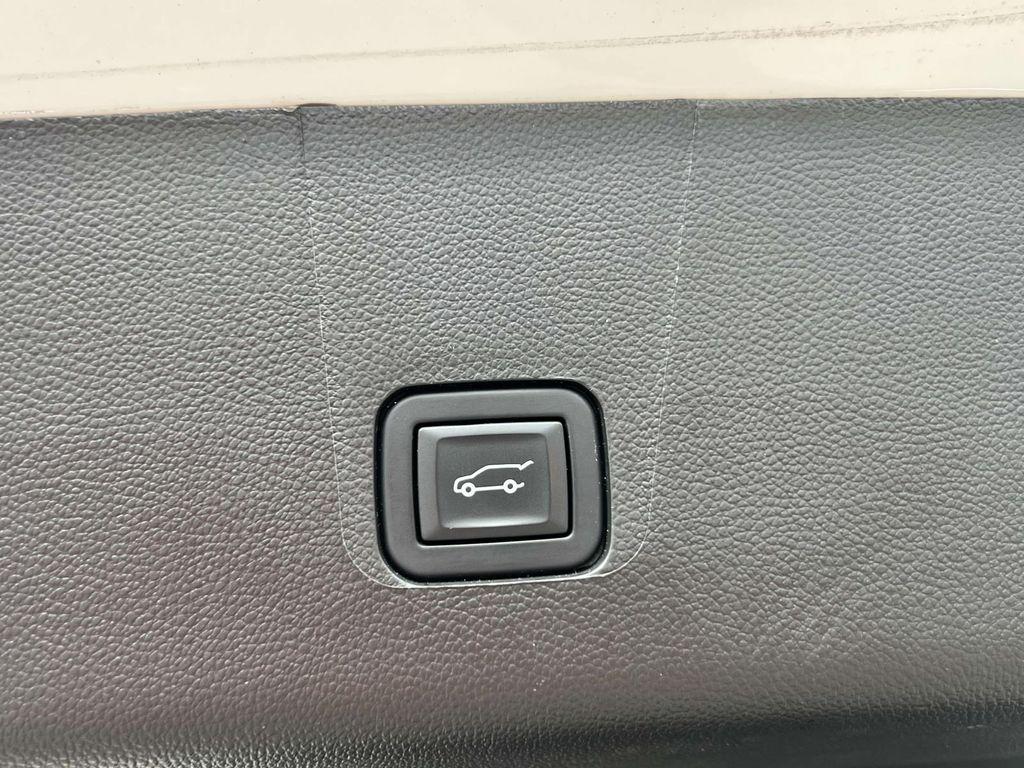 used 2023 Chevrolet Traverse car, priced at $30,579