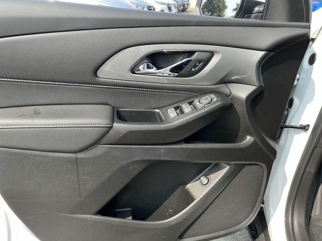 used 2023 Chevrolet Traverse car, priced at $30,579