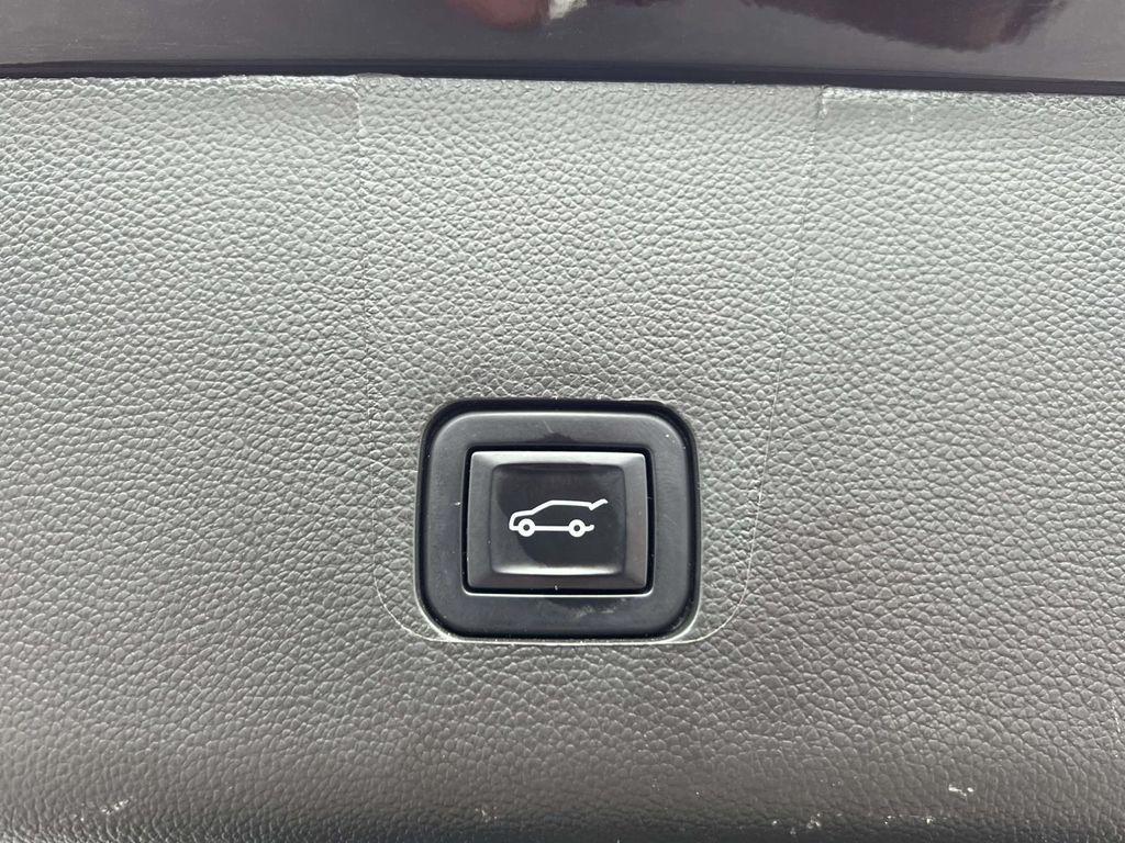 used 2023 Chevrolet Traverse car, priced at $34,999