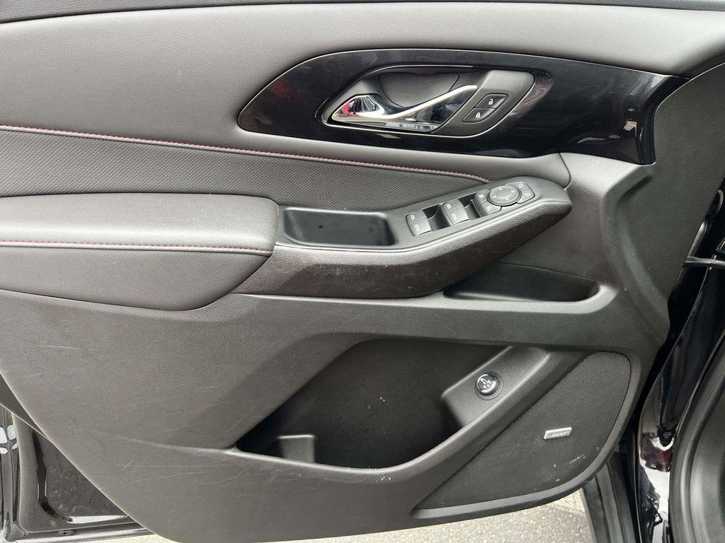 used 2023 Chevrolet Traverse car, priced at $34,999