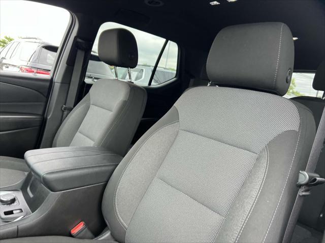 used 2022 Chevrolet Traverse car, priced at $28,599