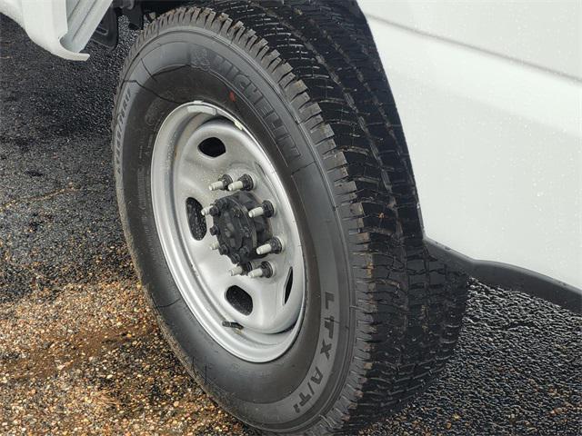 new 2025 Ford F-250 car, priced at $62,334