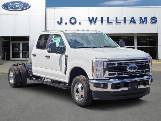 new 2025 Ford F-350 car, priced at $63,225