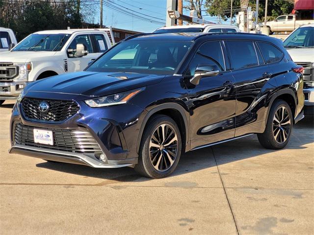 used 2022 Toyota Highlander car, priced at $39,900