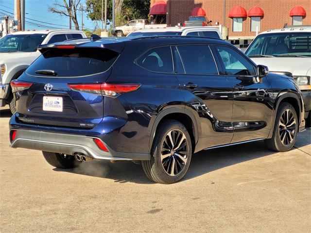 used 2022 Toyota Highlander car, priced at $39,900