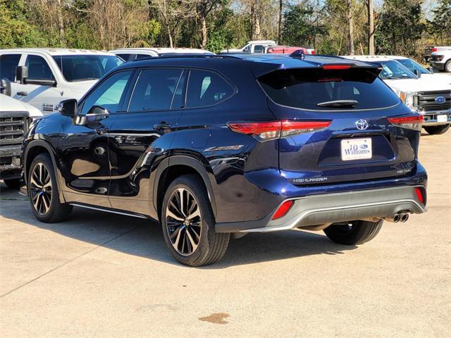 used 2022 Toyota Highlander car, priced at $39,900