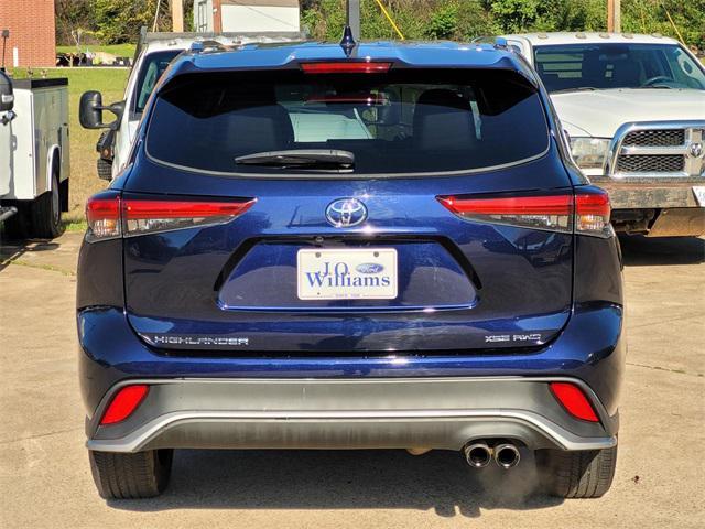 used 2022 Toyota Highlander car, priced at $39,900