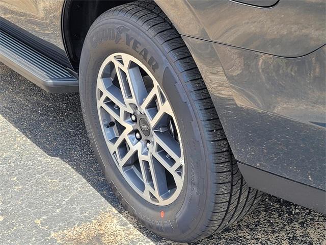 new 2025 Ford Expedition car, priced at $69,385