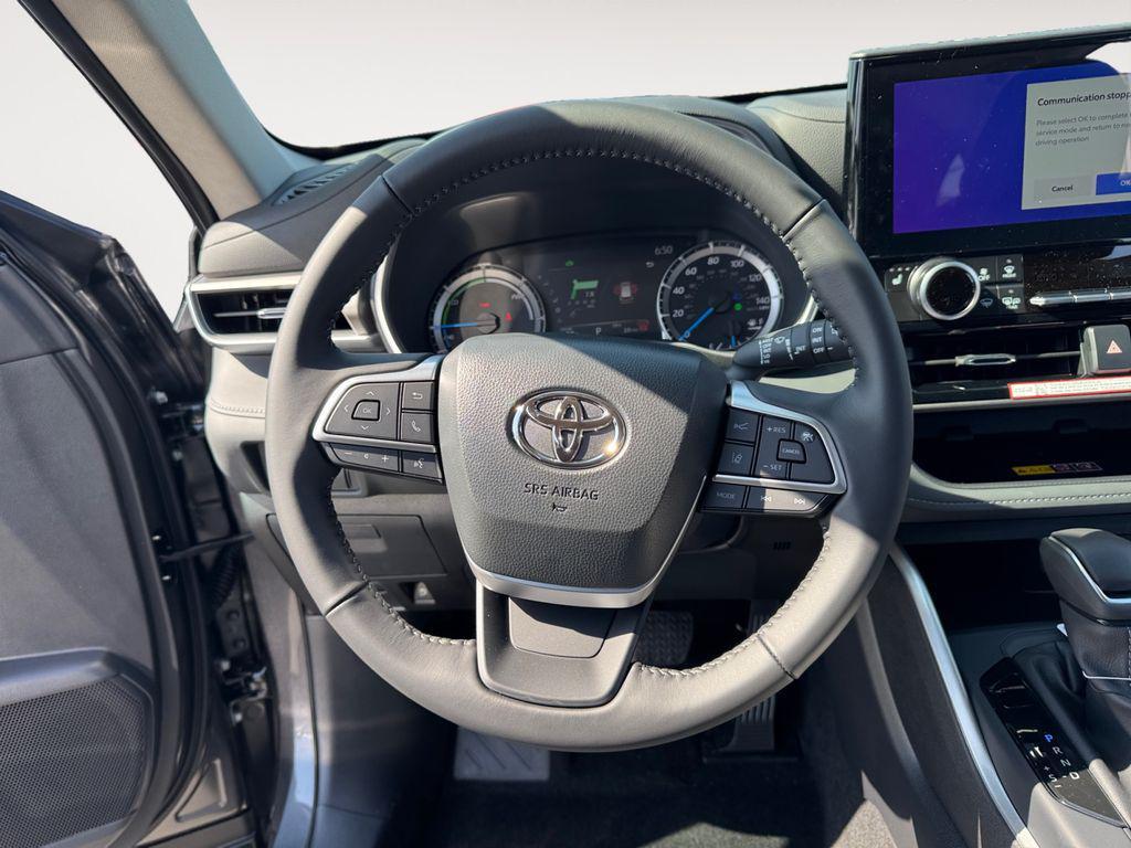 new 2025 Toyota Highlander Hybrid car, priced at $50,517