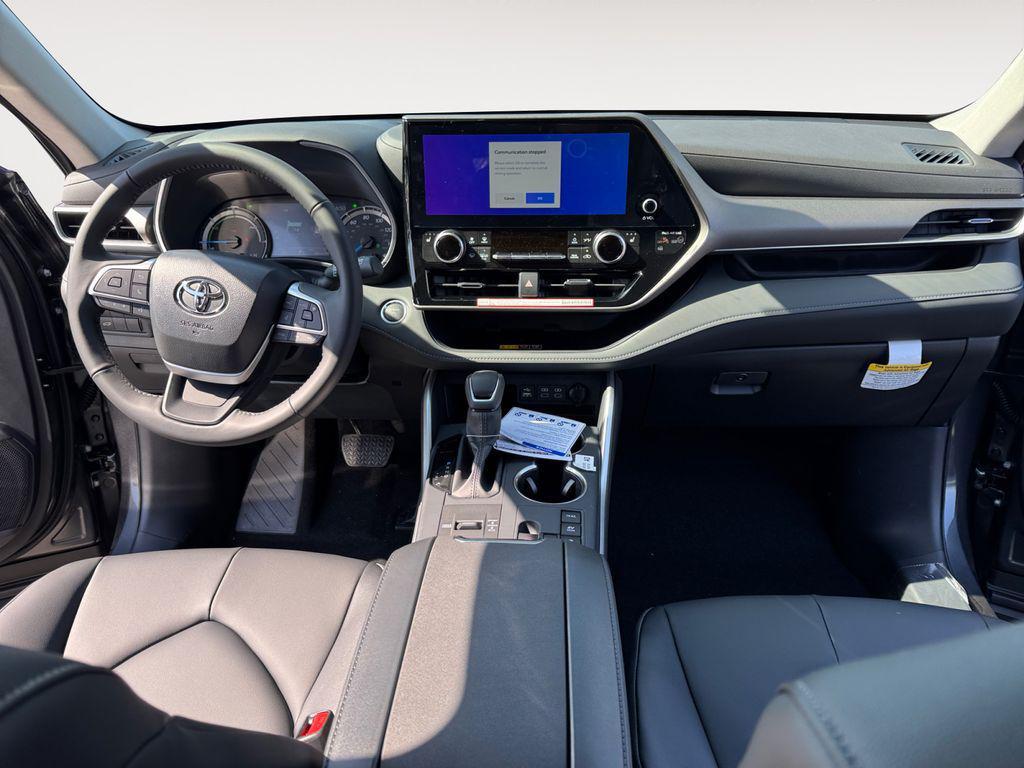 new 2025 Toyota Highlander Hybrid car, priced at $50,517
