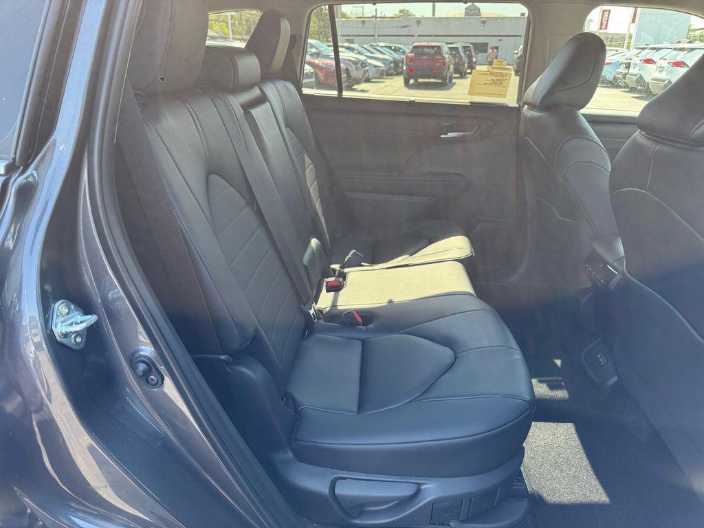 new 2025 Toyota Highlander Hybrid car, priced at $50,517