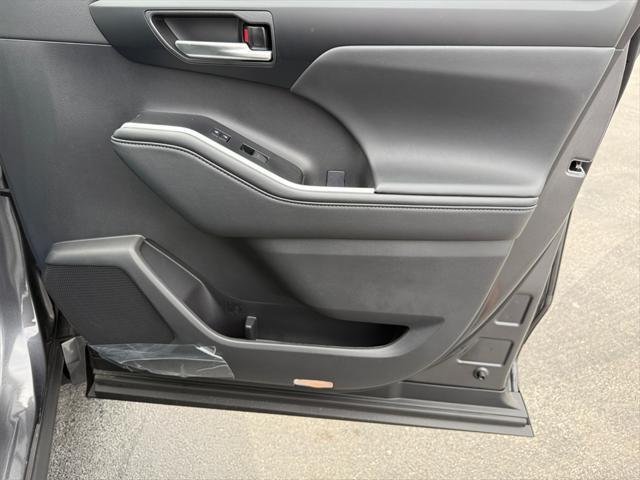 new 2025 Toyota Highlander car, priced at $47,153