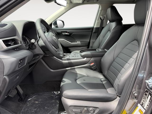 new 2025 Toyota Highlander car, priced at $47,153