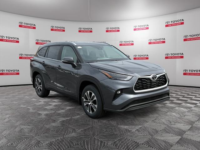 new 2025 Toyota Highlander car, priced at $47,153