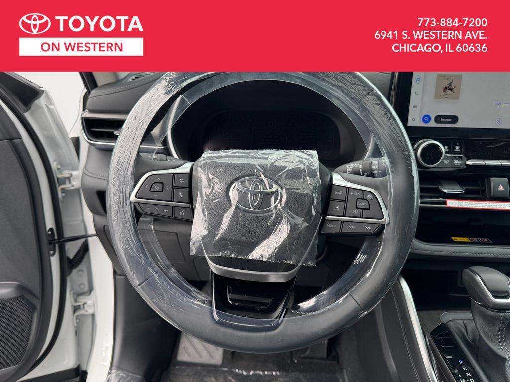 new 2025 Toyota Highlander car, priced at $54,746