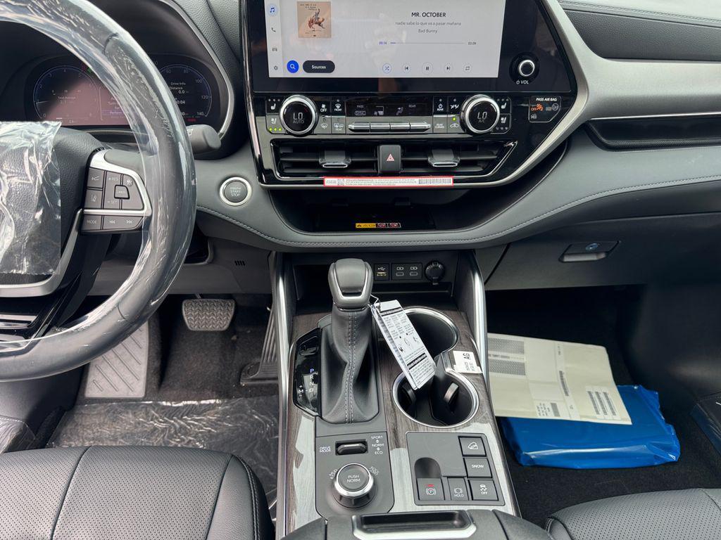new 2025 Toyota Highlander car, priced at $54,746