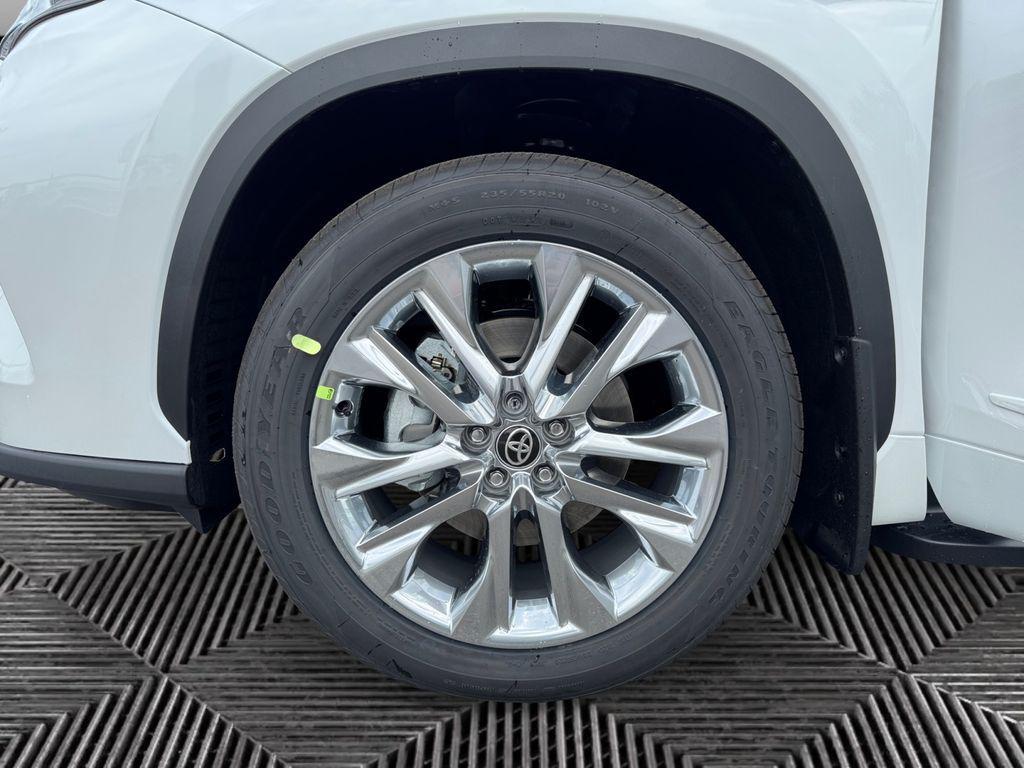 new 2025 Toyota Highlander car, priced at $54,746