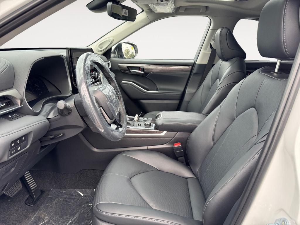 new 2025 Toyota Highlander car, priced at $54,746