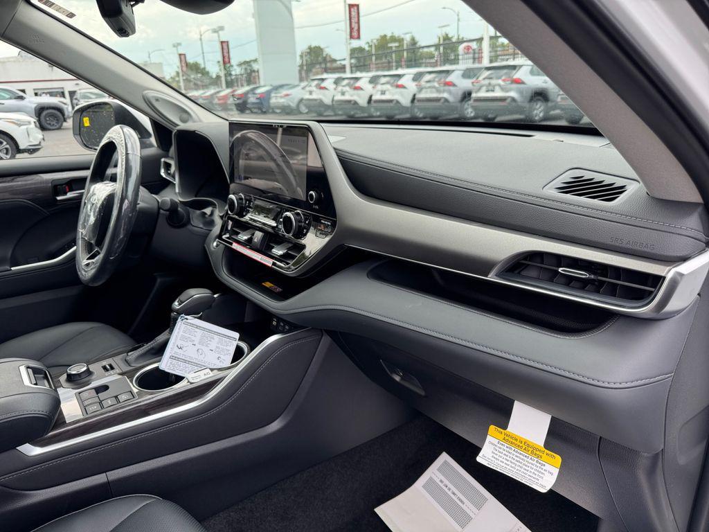 new 2025 Toyota Highlander car, priced at $54,746