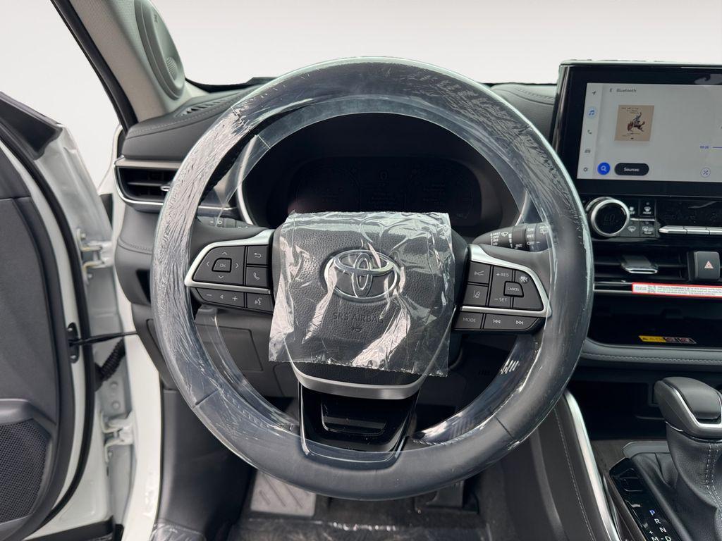 new 2025 Toyota Highlander car, priced at $54,746