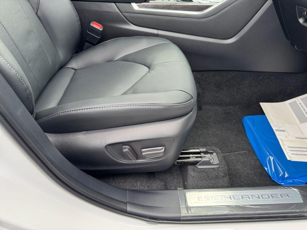 new 2025 Toyota Highlander car, priced at $54,746