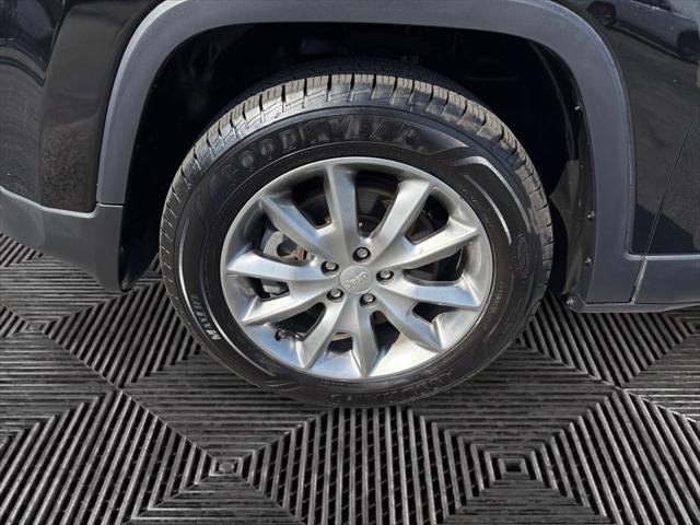 used 2018 Jeep Cherokee car, priced at $13,356