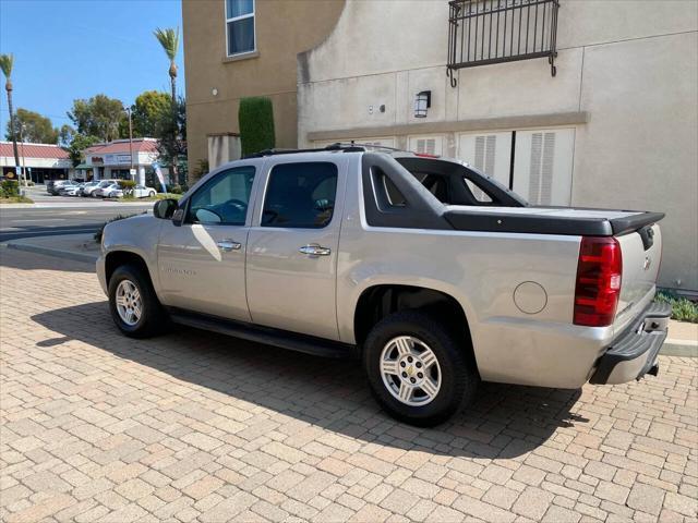 used 2008 Chevrolet Avalanche car, priced at $7,950