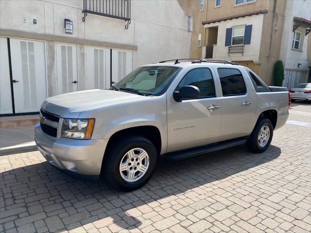 used 2008 Chevrolet Avalanche car, priced at $7,950