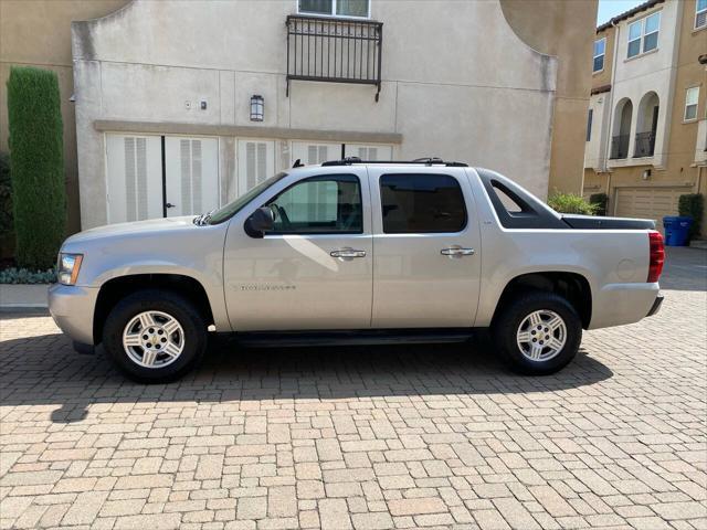 used 2008 Chevrolet Avalanche car, priced at $7,950