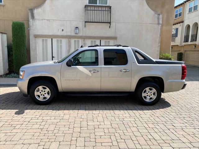 used 2008 Chevrolet Avalanche car, priced at $7,950