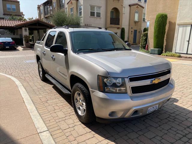 used 2008 Chevrolet Avalanche car, priced at $7,950