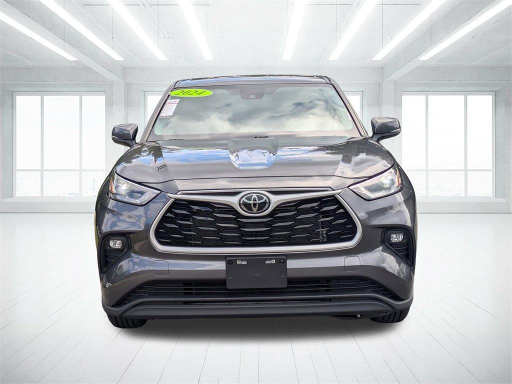 used 2024 Toyota Highlander car, priced at $34,991