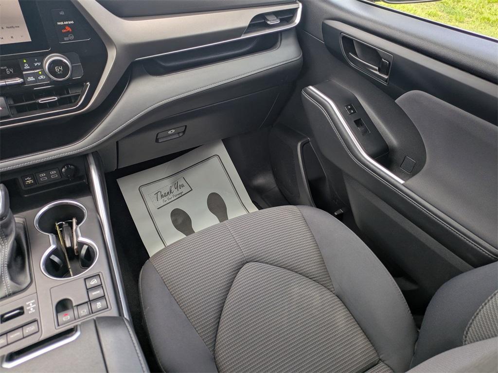 used 2024 Toyota Highlander car, priced at $34,991