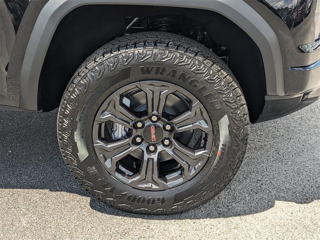 new 2025 GMC Canyon car, priced at $45,001