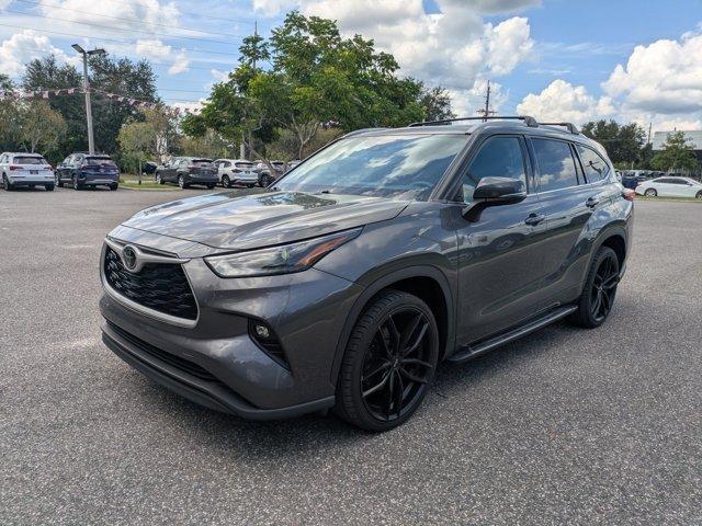 used 2022 Toyota Highlander car, priced at $33,391