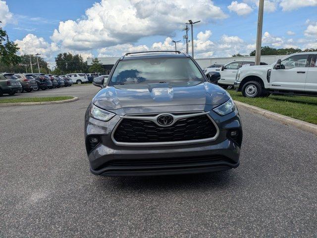 used 2022 Toyota Highlander car, priced at $33,391