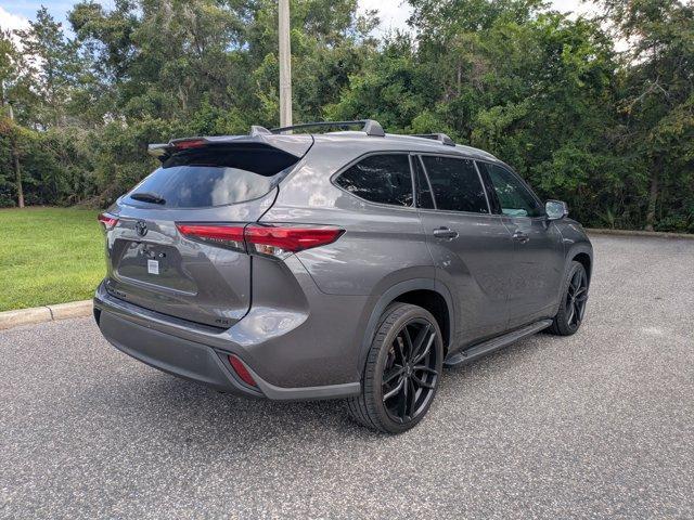 used 2022 Toyota Highlander car, priced at $33,391