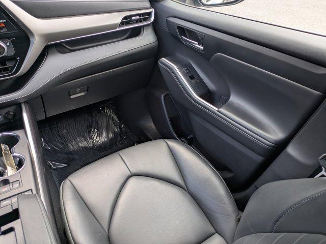 used 2022 Toyota Highlander car, priced at $33,391